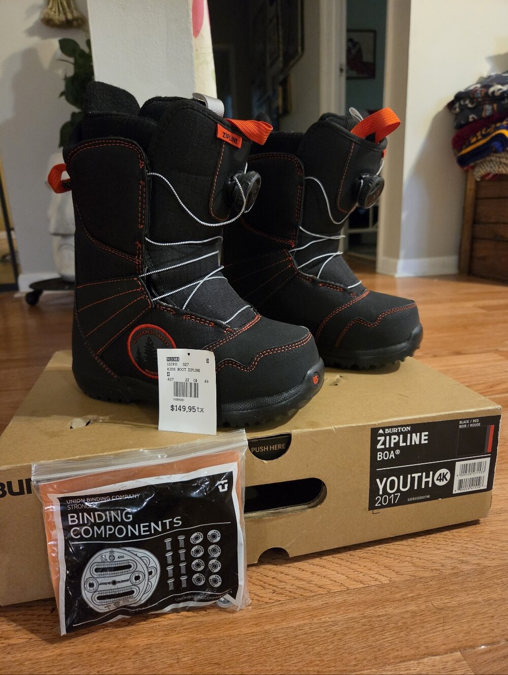 New Burton Zipline Boa Snowboard Boots, Size 4Y, Black & Red